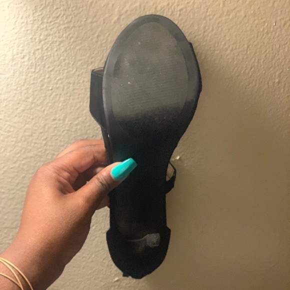 EUC Black heels - Picture 3 of 3